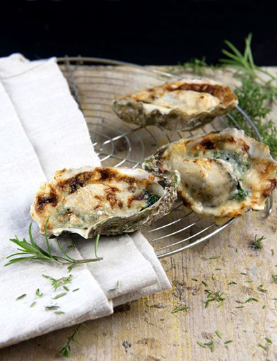 Gegratineerde oesters met wilde spinazie, halfgeslagen room en reggiano parmigiano